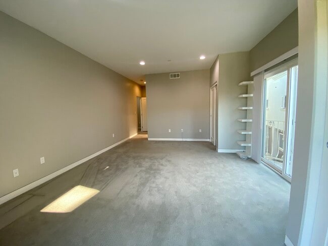 Building Photo - 2131 Carlmont Dr