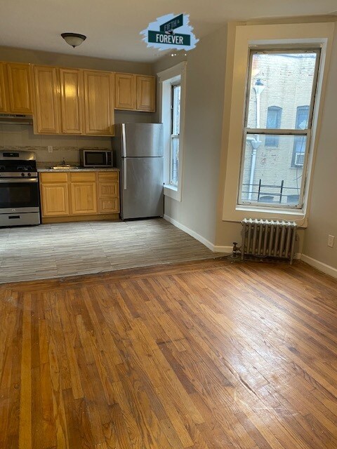 Building Photo - 335 E 34th St