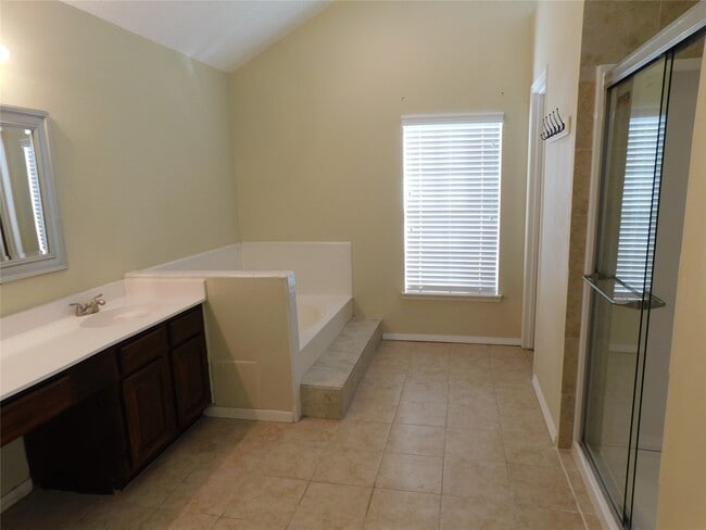 Building Photo - 3303 Rimrock Dr