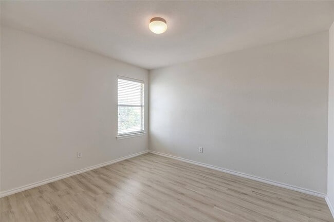 Building Photo - 3207 Barksdale Dr