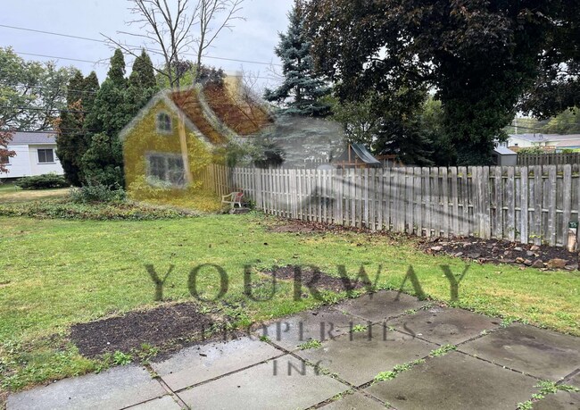 Building Photo - 212 Carmas Dr