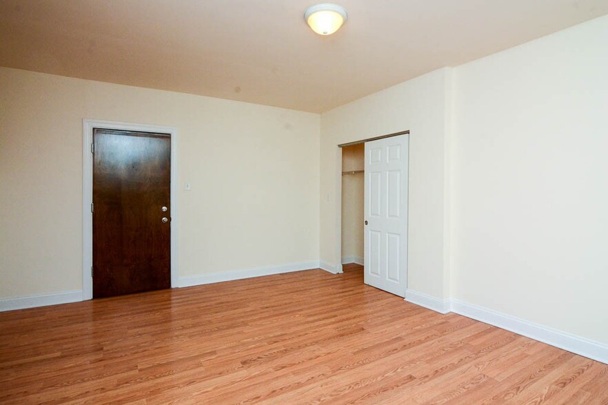 Building Photo - 2600 N Kimball Ave