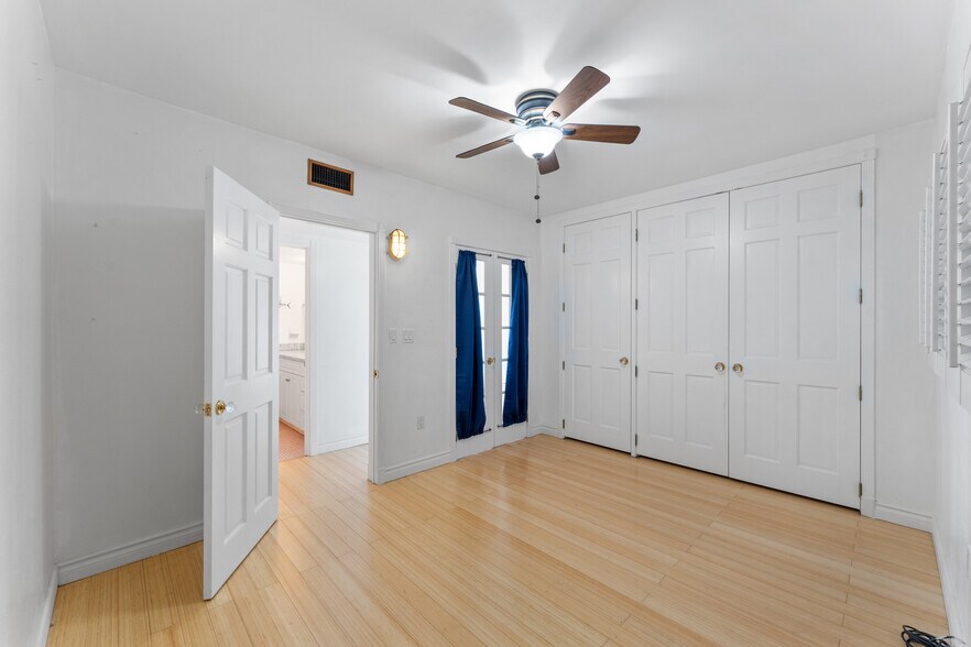 Building Photo - 2539 S Bayshore Dr