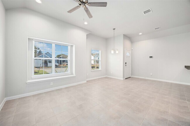 Building Photo - 11824 E Gate Dr