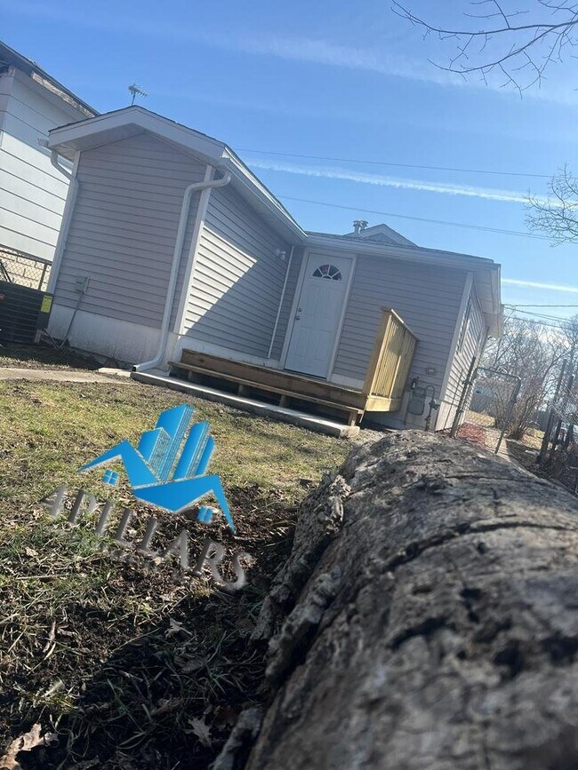 Building Photo - "Charming 2 Bed, 1 Bath Cedar Lake Rental - Ideal for Cozy Living!"