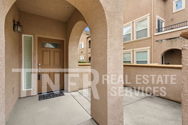 Building Photo - Beautifully updated Natomas Condo in Gated...