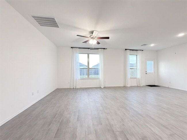 Building Photo - 9662 Caney Trails Rd