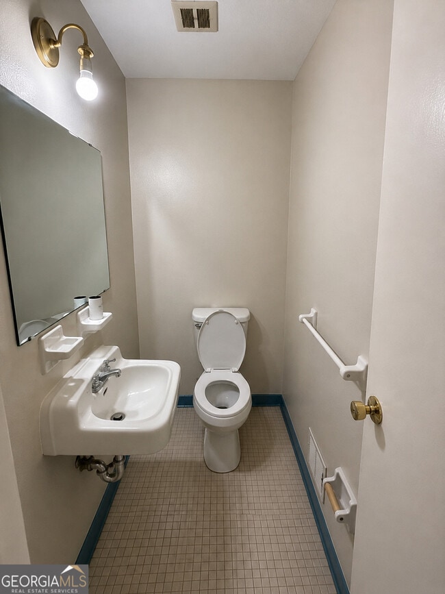 Building Photo - 3543 Meadowview Ct