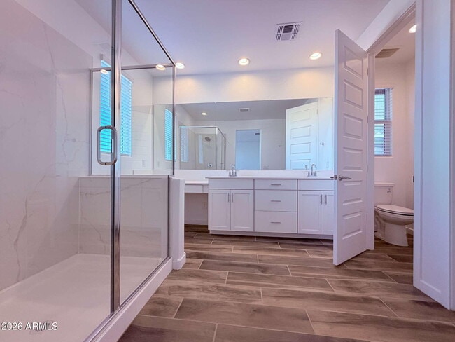 Building Photo - 8307 E Peterson Ave