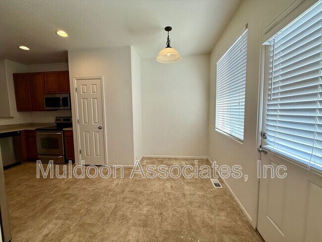 Building Photo - 2273 Falkirk Dr