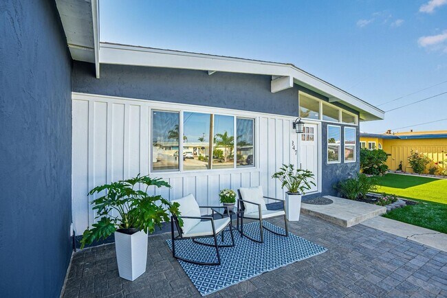 Building Photo - Renovated Beach house just a few blocks from the Beach/Pier in the highly desirable IB Community!