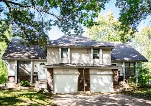 Primary Photo - Roomy 3-bed 2-bath Duplex w/Fin Lower Leve...