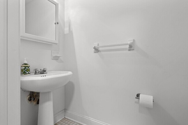 Building Photo - 100 Shearwater Ct E