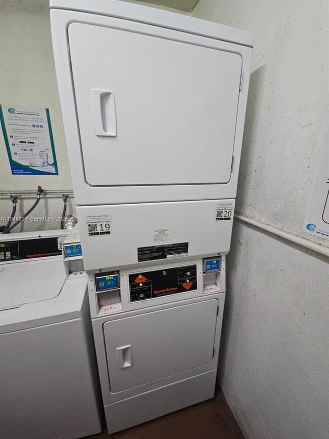 Building Photo - 1481 NE Miami Gardens Dr