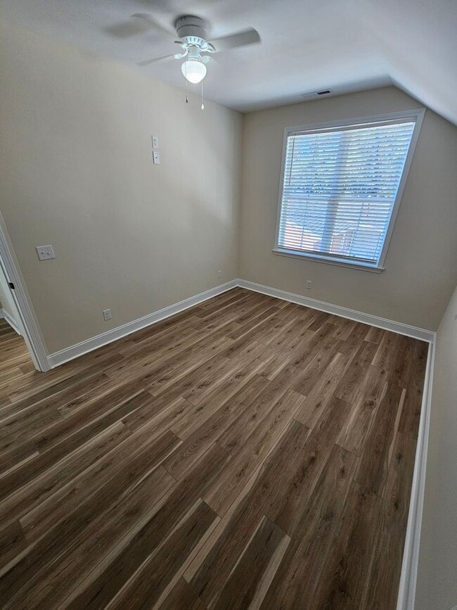 Building Photo - 1009 Rountree Ave SE