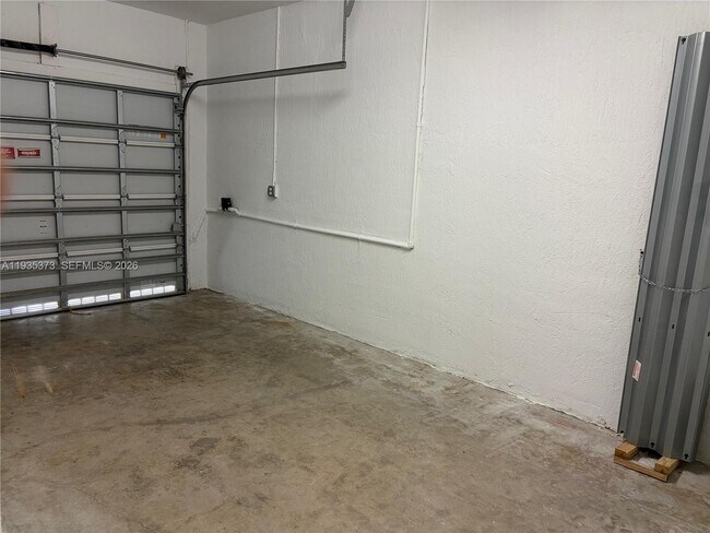 Building Photo - 2661 SE 10th St