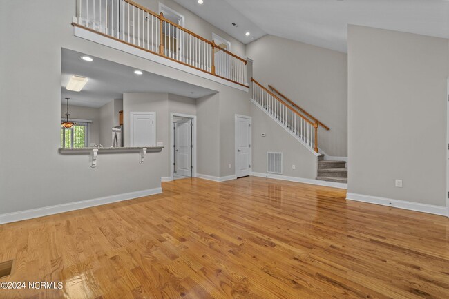 Building Photo - 118 Cypress Cir