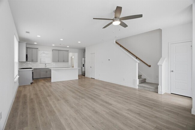 Building Photo - 228 Sunset Ln