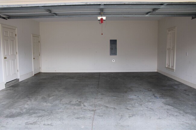 Building Photo - Home for Rent in Deer Creek!