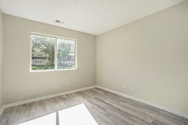 Building Photo - Charming, fully remodeled 2-Bed/1-Bath Par...