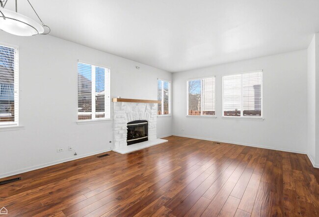 Building Photo - 487 W Hamlin Ln