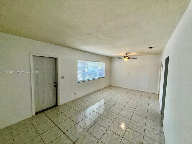 Building Photo - 1061 NE 34th Ct