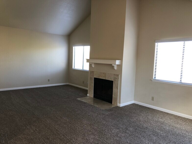 Building Photo - 2698 Westberry Dr