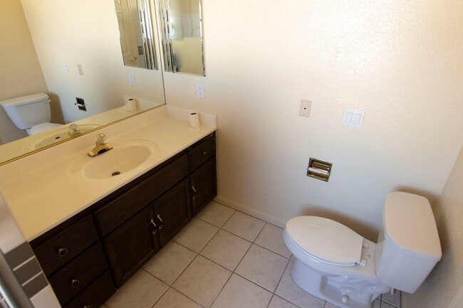 Building Photo - 3 Bedroom - 2 Bath Home