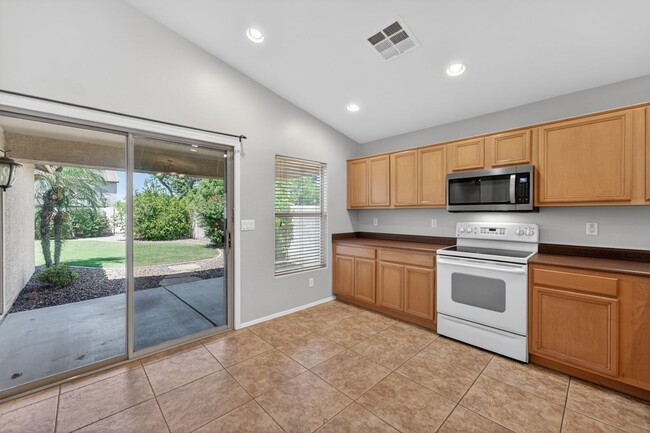 Building Photo - Spacious Gilbert Corner Lot Rental with 4 Bedrooms, Vaulted Ceilings & Private Backyard Retreat
