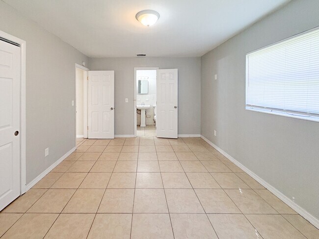 Building Photo - 284 17th St NE