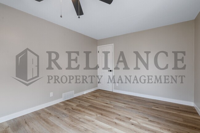 Building Photo - 1631 S Fern St