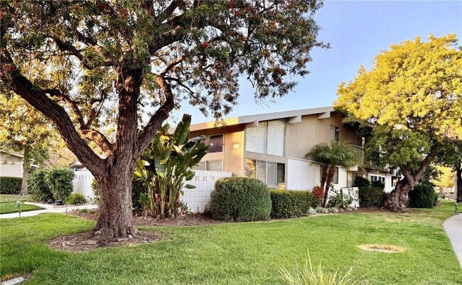 Building Photo - 706 Avenida Sevilla