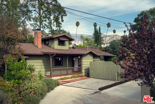 Primary Photo - 1480 N Mentor Ave