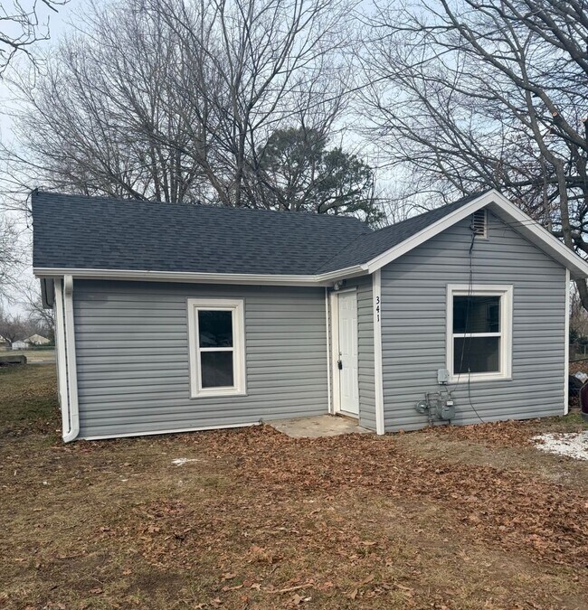 Building Photo - 1 bedroom/1 bath house