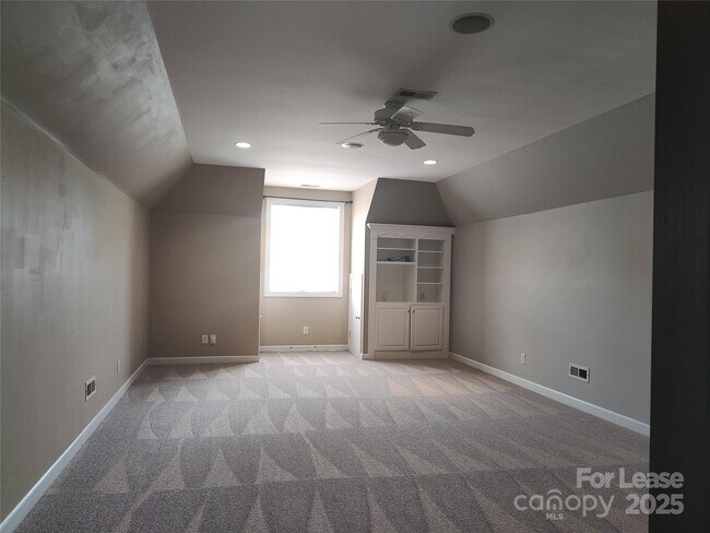 Building Photo - 9009 Hammersley Dr