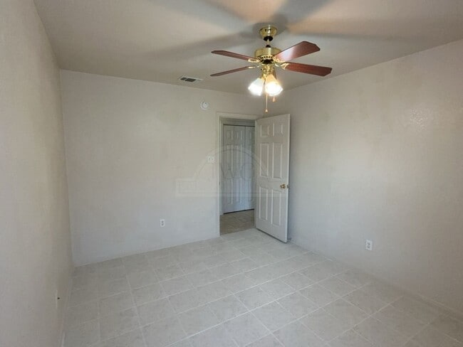 Building Photo - 1204 Nicholas Cir