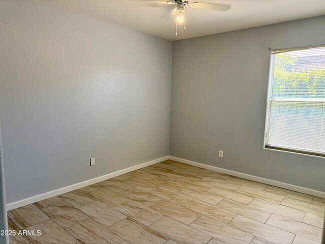 Building Photo - 4019 W Fallen Leaf Ln
