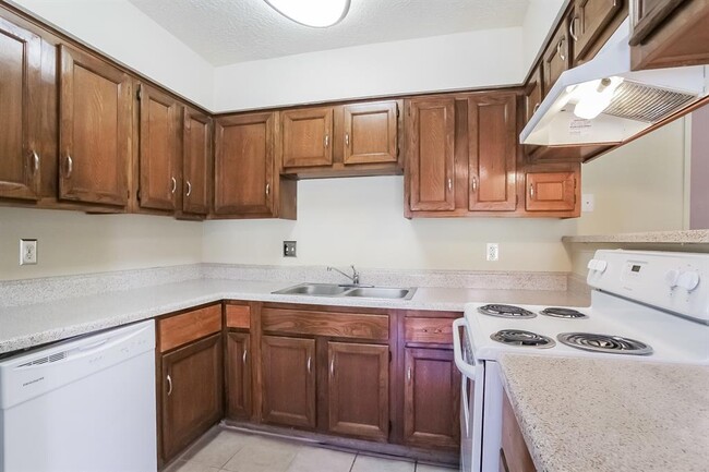 Building Photo - 5903 Country Pl