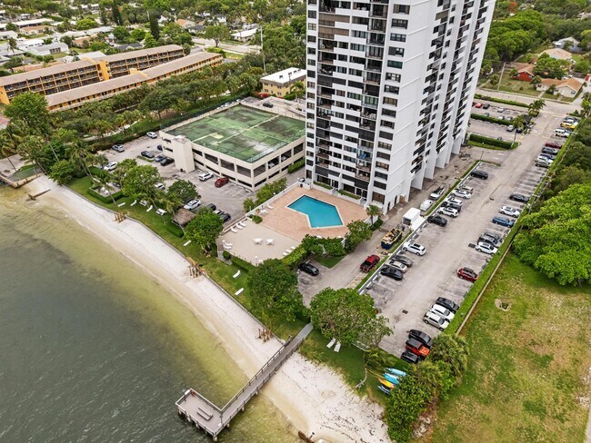 Building Photo - 5600 N Flagler Dr
