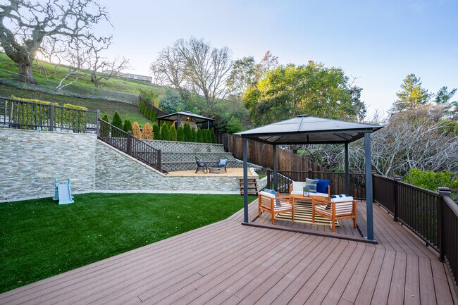 Building Photo - 421 Summit Rd