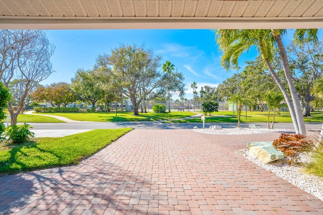 Building Photo - 3003 W Vina Del Mar Blvd