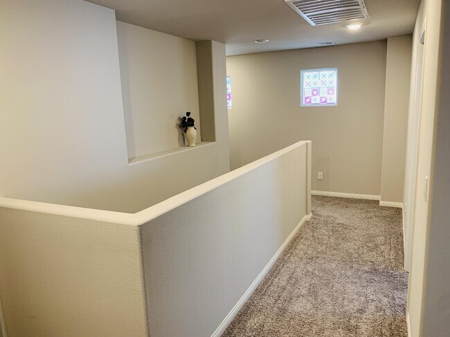Building Photo - 7867 Pink Opal Ave