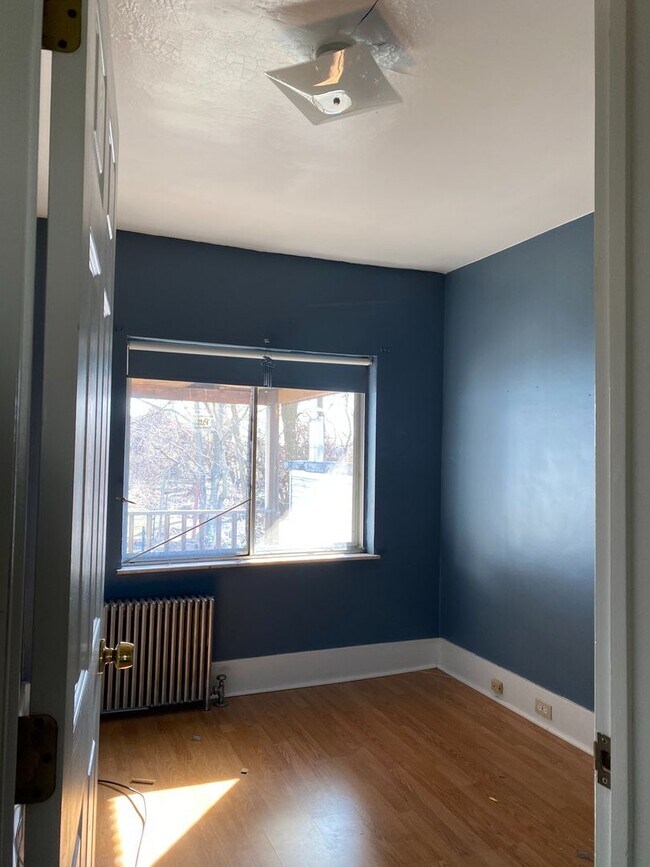Building Photo - AVAILABLE November - Spacious 2+ Bedroom H...