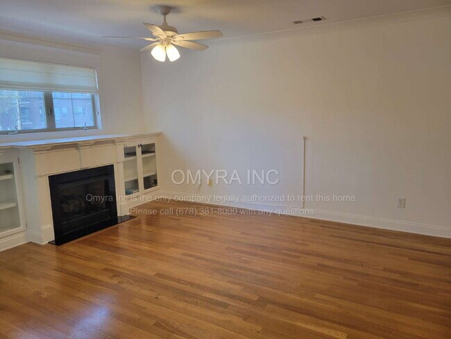 Building Photo - Stunning Townhome Overlooking Beltline at Grant Park!