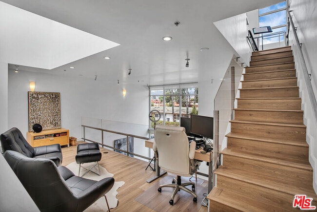 Building Photo - 5806 Waring Ave
