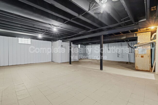 Building Photo - 6127 Lucille Ave