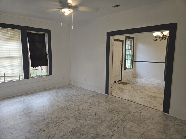 Building Photo - 305 S Church St