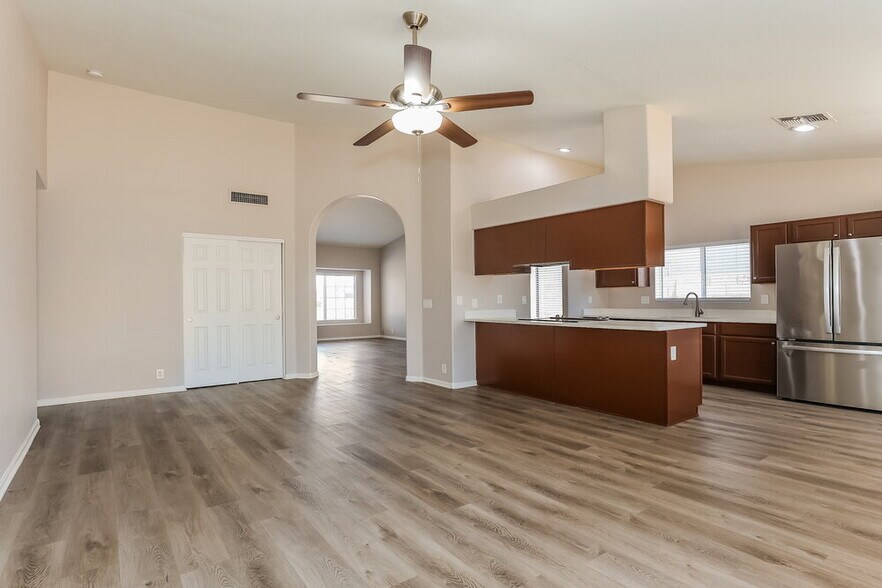 Building Photo - 10249 W Orange Dr