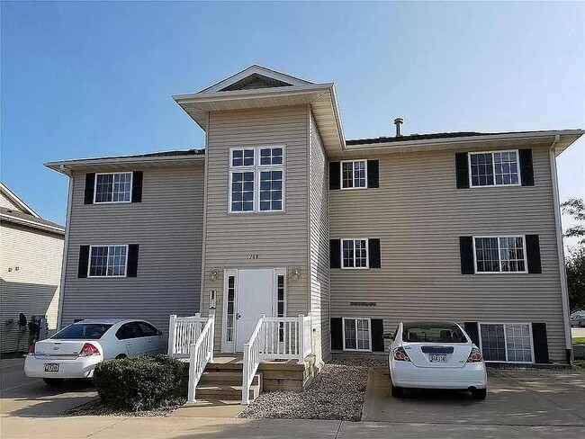 Building Photo - 740 Magnolia Ln