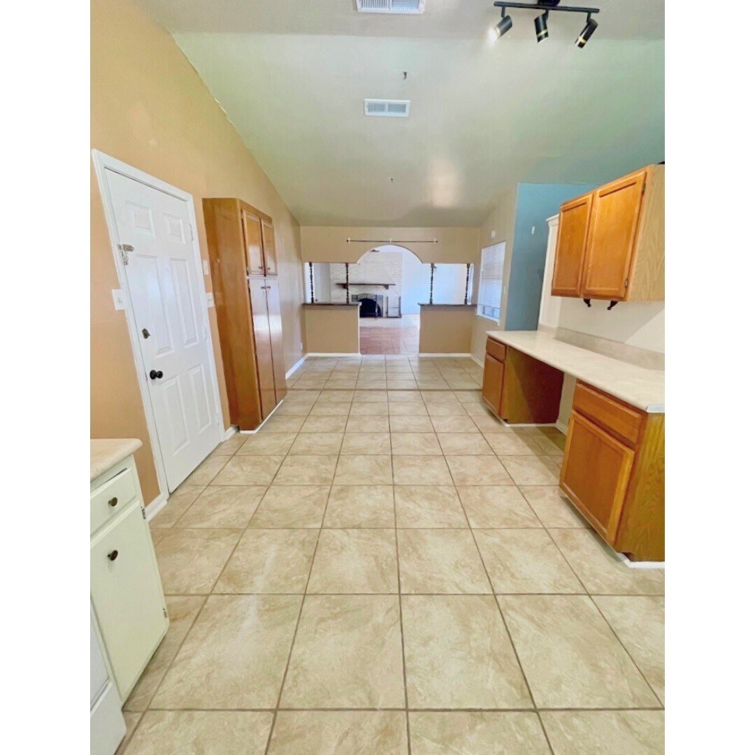 Building Photo - 2915 Eagle Rdg